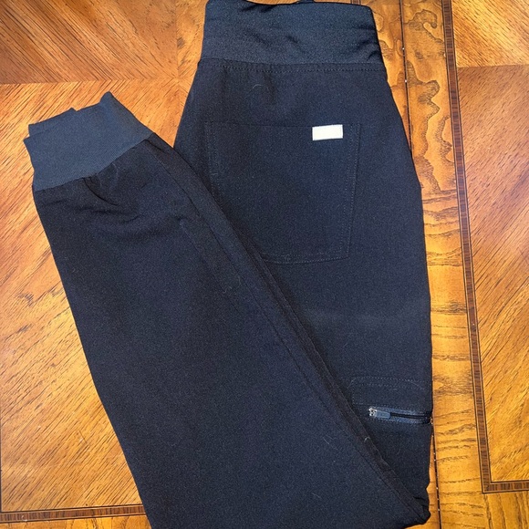 FIGS Scrub Set - Picture 2 of 4